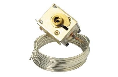 Robertshaw A30-301 SPST COMMERCIAL REFRIGERATION TEMP. CONTROL WITH 84 CAP.
